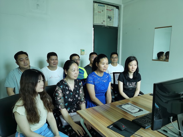 说明: C:\Users\hp\Desktop\20200705主题党日活动\0705主题党日照片\视频学习.jpg 说明: C:\Users\hp\Desktop\20200705主题党日活动\0705主题党日照片\视频学习.jpg